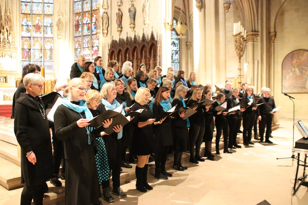Der gemischte Chor mit 56 Sänger und Sängerinnen erfreut jedes Jahr mit seinem Baumberger Adventskonzert