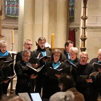 Bekannte internationale Lieder zum Advent werden mehrstinmmig gesungen